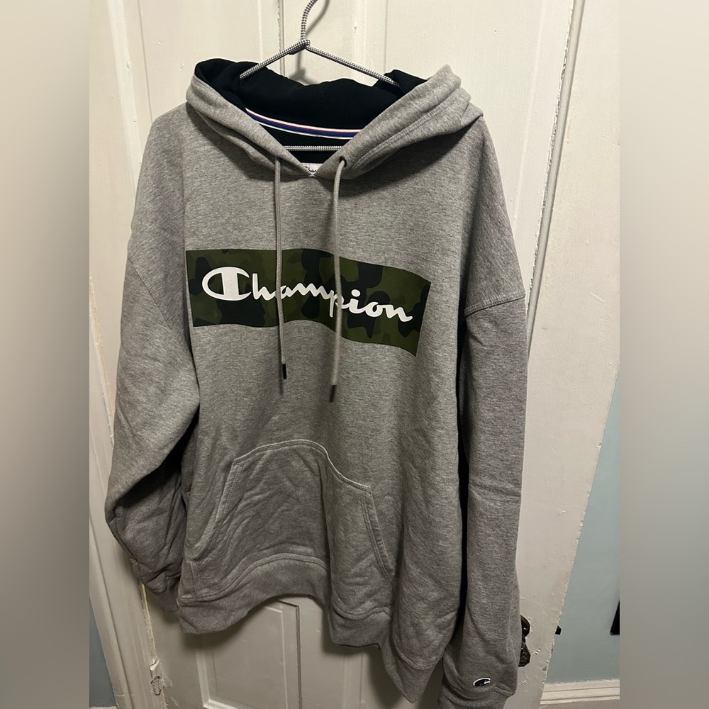 Men’s CHAMPION NWOT xxl hooded sweatshirt, camo logo